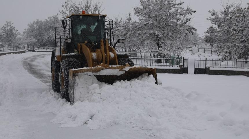 Bing&ouml;l&rsquo;de 900 kilometre yol kardan temizlendi