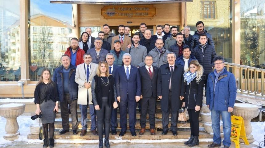 Vali Akın, 2 g&uuml;nde 2 cemiyetin gazeteciler g&uuml;n&uuml; programında basın &ccedil;alışanları ile bir araya geldi