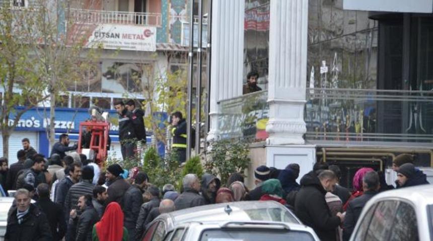 Batman'da Suriyeli kuyruğu! M&uuml;lakata akın ettiler: Sebebi ise...
