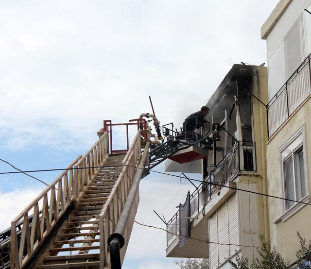 Evinde yangın çıkan kadın, karşı komşuya sığınıp, kurtuldu