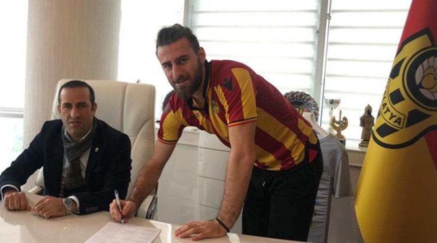 Evkur Yeni Malatyaspor Yiğithan G&uuml;veli ile 2.5 yıllık s&ouml;zleşme imzaladı