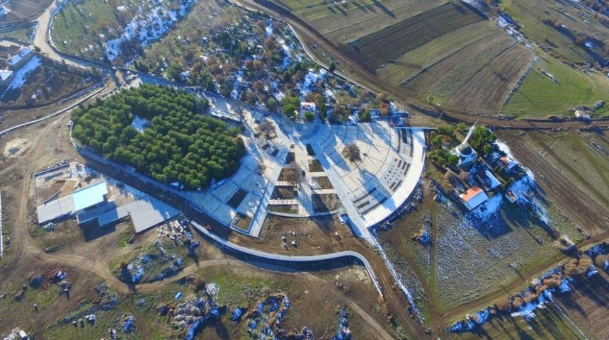 Yunus Emre ve Tabduk Emre T&uuml;rbesinin &ccedil;evre d&uuml;zenlemesi devam ediyor