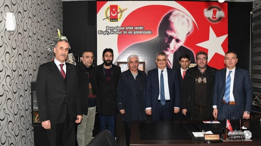 Vali Pekmez gazetecileri unutmadı