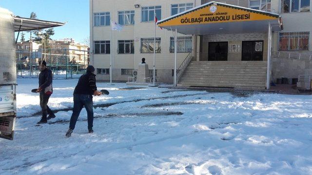 Okullarda Buzlanmaya karşı tuzlama çalışması yapıldı