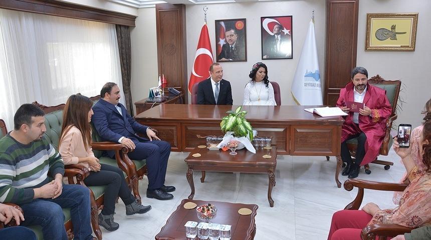 Başkan Kalın, 2019&rsquo;un ilk nik&acirc;hını kendi doğum g&uuml;n&uuml;nde kıydı