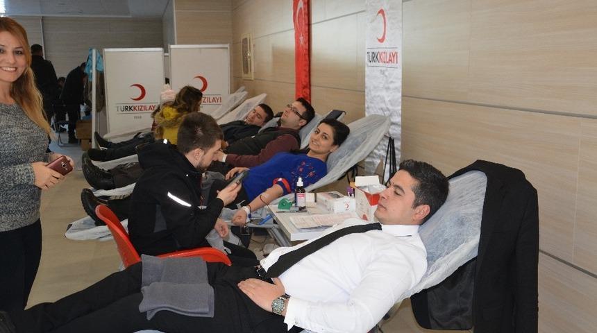 Adalet &ccedil;alışanlarından kan bağışı