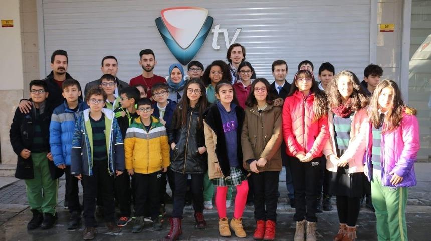 &Ccedil;amlıcalı &ouml;ğrenciler &ccedil;alışan gazetecileri unutmadı