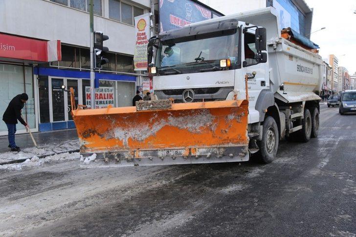 Erzincan’da karla mücadele çalışmaları G4