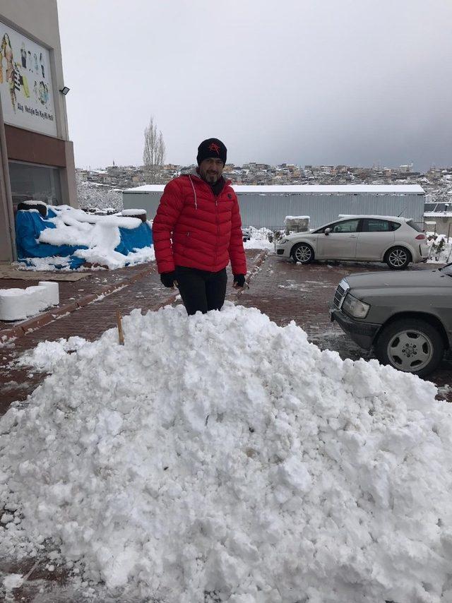 60 kova kar ile kardan kale yaptı