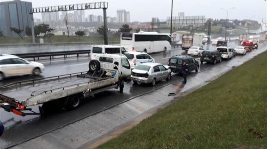 TEM’de zincirleme kaza! Trafik durma noktasına geldi