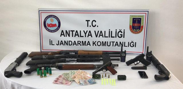 Manavgat'ta uyuşturucu ticaretine 5 tutuklama