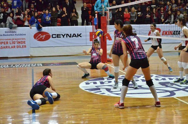 Adana’da Okullararası Genç Kızlar Voleybol Müsabakaları tamamlandı