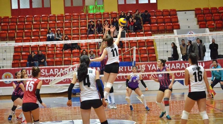 Adana’da Okullararası Genç Kızlar Voleybol Müsabakaları tamamlandı