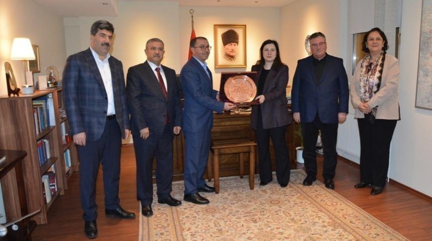 G&uuml;neydoğulu Halıcılar Hannofer Başkonsolosunu ziyaret etti