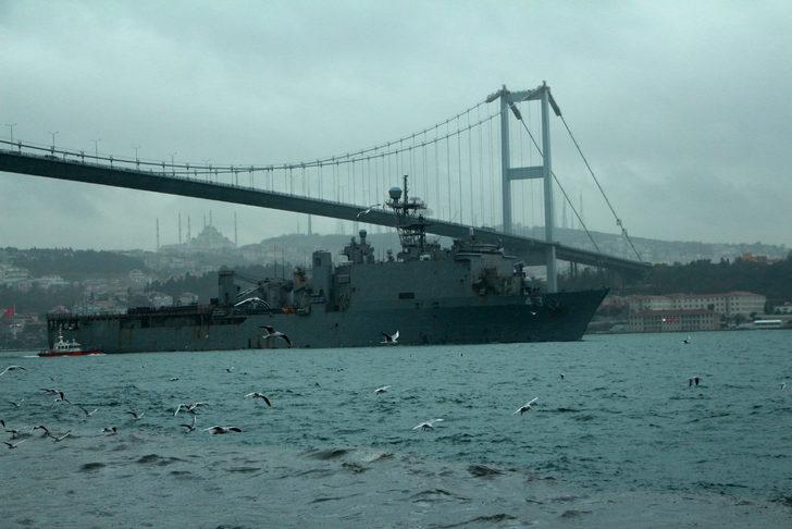 ABD savaş gemisi İstanbul Boğazı'ndan geçti G2