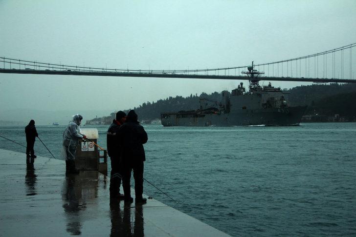 ABD savaş gemisi İstanbul Boğazı'ndan geçti G5