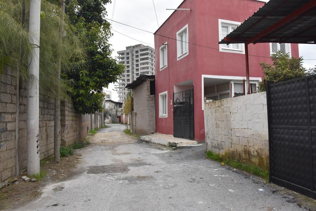 Gizemli evin sırrı mahalleyi boş bıraktı