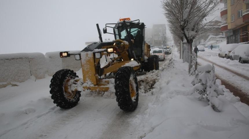 Şırnak&rsquo;ta kar temizleme &ccedil;alışmaları devam ediyor