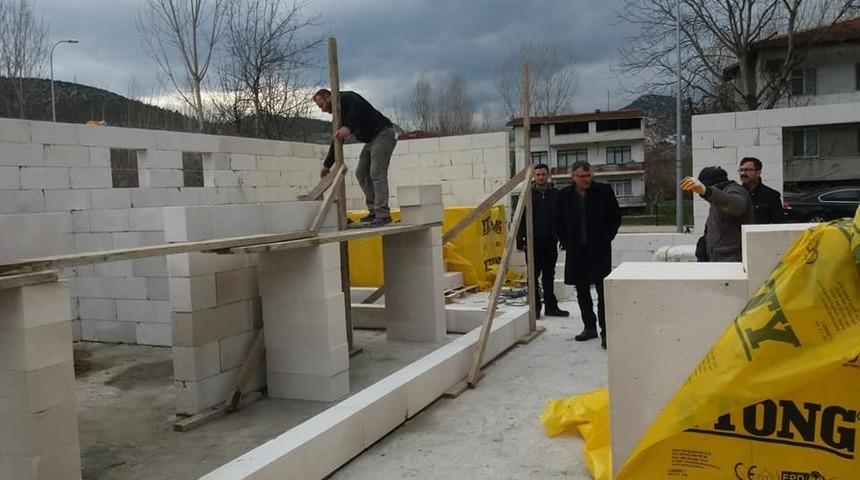 Vezirhan&rsquo;da kapalı halı saha &ccedil;alışmaları başladı