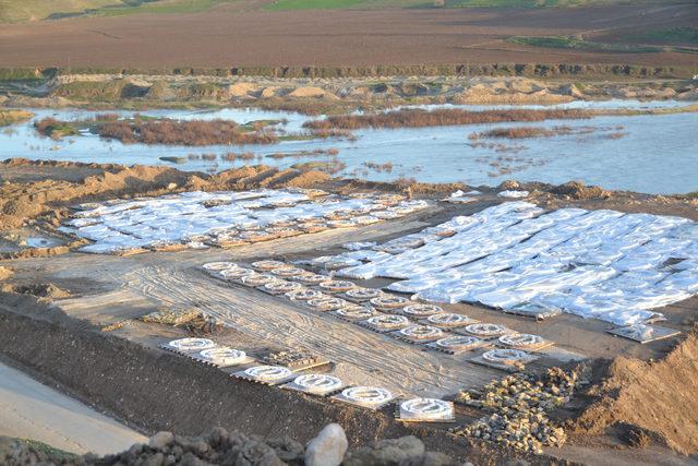 Hasankeyf'te taşınan 610 yıllık minare, yeni yerinde yükseliyor