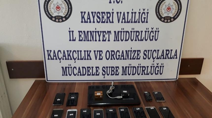 Ka&ccedil;ak cep telefonu operasyonunda iki kişi g&ouml;zaltına alındı