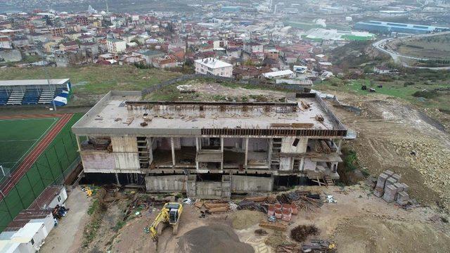 Dilovası Yüzme Havuzu manzarasıyla da mest edecek