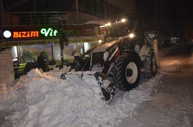 Tatvan’da kar temizleme çalışması