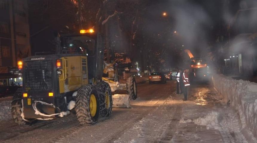 Tatvan&rsquo;da kar temizleme &ccedil;alışması