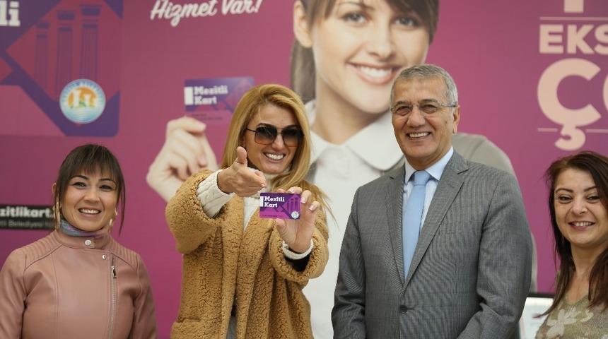 Tuğba &Ouml;zay &rsquo;Nazım&rsquo;ca&rsquo; oyunu i&ccedil;in Mersin&rsquo;de