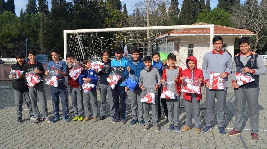 Başkan Şirin öğrencileri sevindirdi