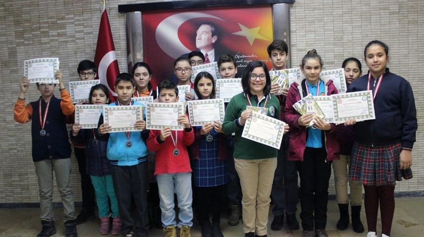 &Ouml;d&uuml;llerini okul yolunda &ouml;len arkadaşlarına adadılar