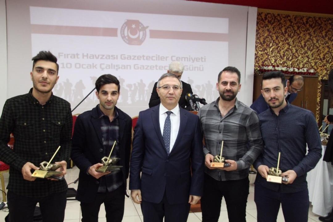 &Ccedil;alışan gazeteciler, plaketle onurlandırıldı