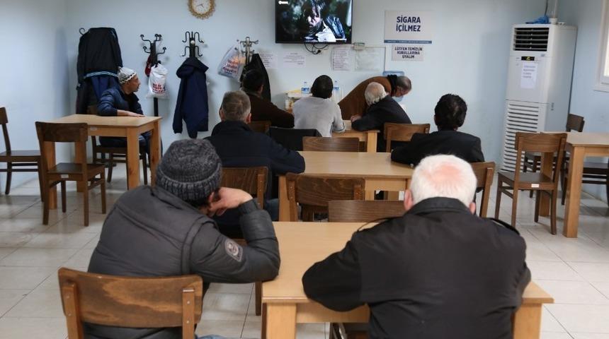 Kimsesiz vatandaşlar Kocaeli&rsquo;nde yalnız değil