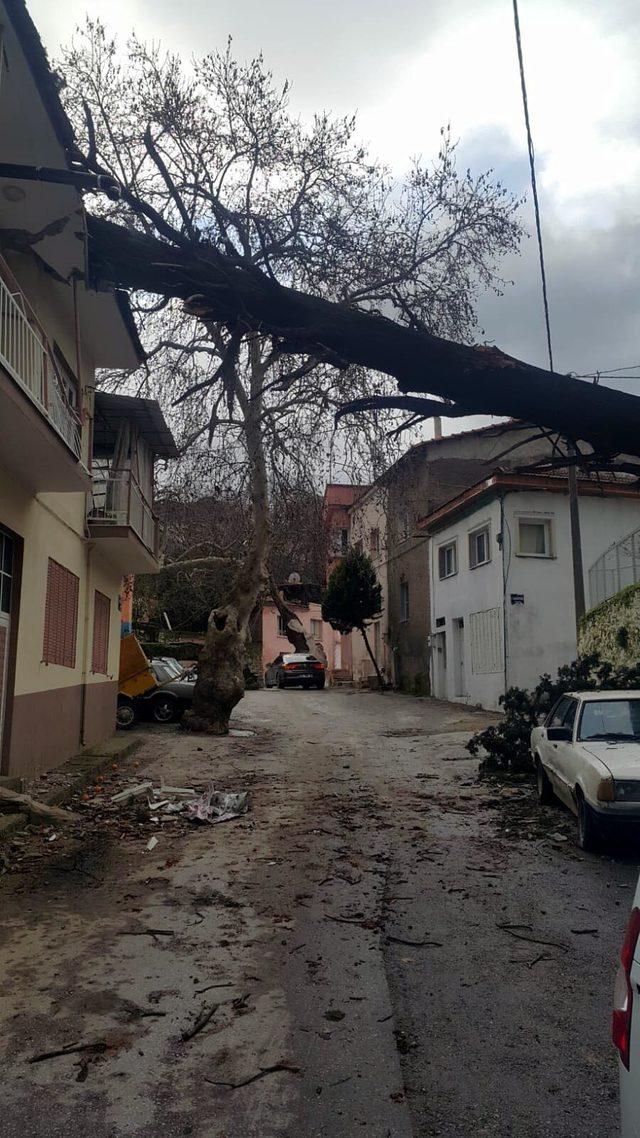 İzmir'i sağanak vurdu- Yeniden