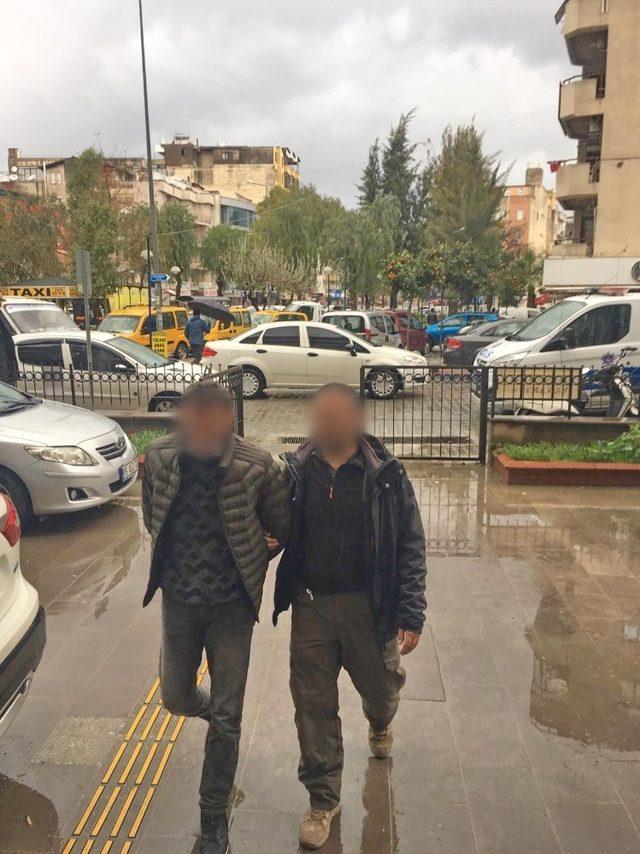 Kuşadası’nda polis ile uyuşturucu satıcıları arasında nefes kesen kovalamaca