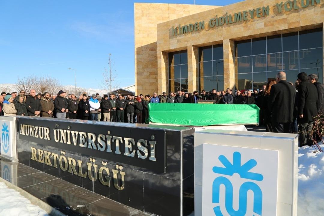 Vefat eden &ouml;ğretim g&ouml;revlisi son yolculuğuna uğurlandı