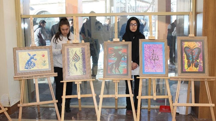 &Ouml;ğrencilerden ebru sergisi