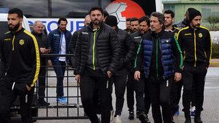 Futbolcular, Dinler Bahçesi'nde cuma namazı kıldı