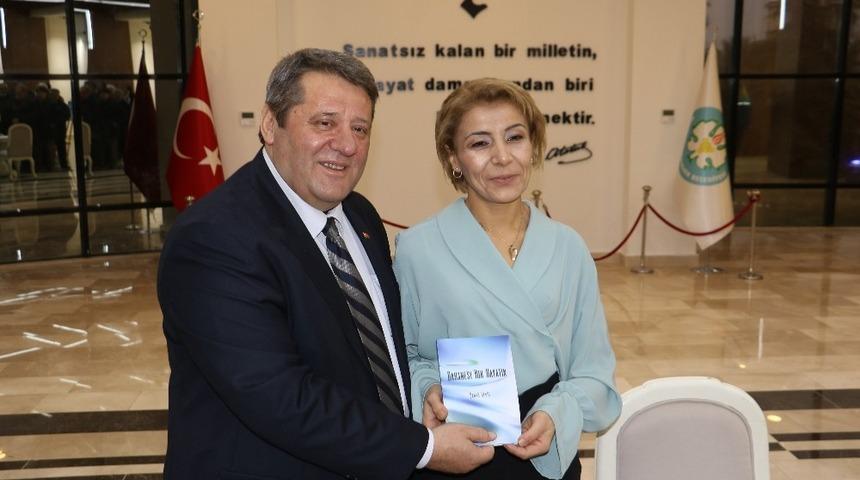 Kadın muhtardan şiir kitabı