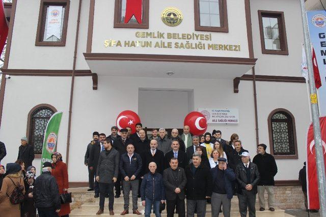 Gemlik’e yağmur gibi hizmet yağıyor