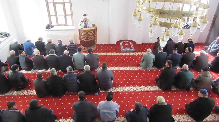 Sandıklı Şaloğlu Camide ilk cuma namazı kılındı