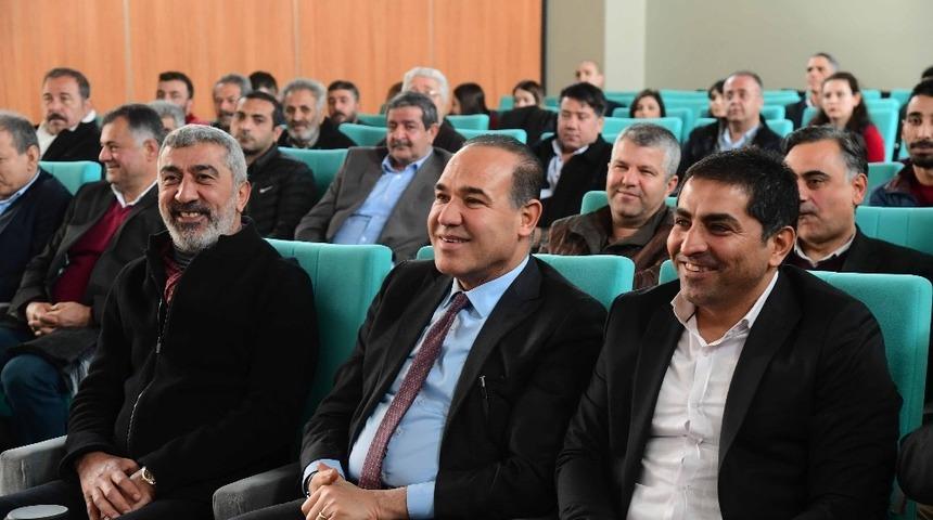 S&ouml;zl&uuml;: "R&uuml;şvet dağıtmadan se&ccedil;ime giden yegane belediye başkanıyım"