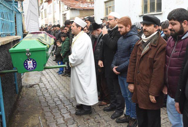 Eski eşi tarafından öldürülen kadın toprağa verildi