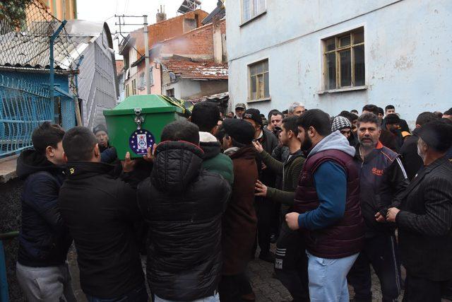 Eski eşi tarafından öldürülen kadın toprağa verildi