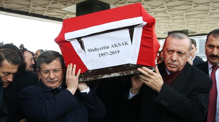 Kanser tedavisi görüyordu, yaşamını yitirdi! Tabutu birlikte omuzladılar