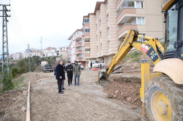 Tekin, mahallelerde devam eden çalışmaları inceledi