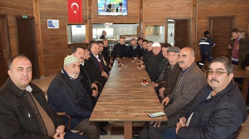 Başkan &Ccedil;er&ccedil;i vatandaşı yerinde dinledi