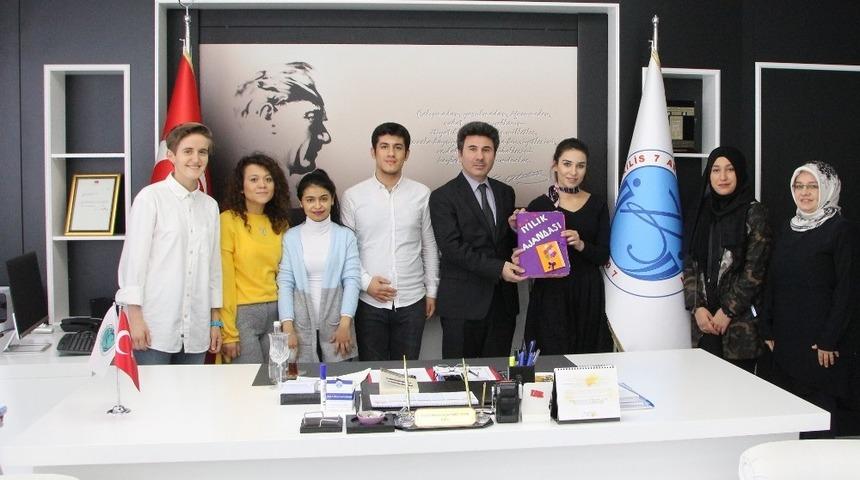 &ldquo;İyilik Ajandasını" Rekt&ouml;r Karacoşkun&rsquo;a hediye ettiler