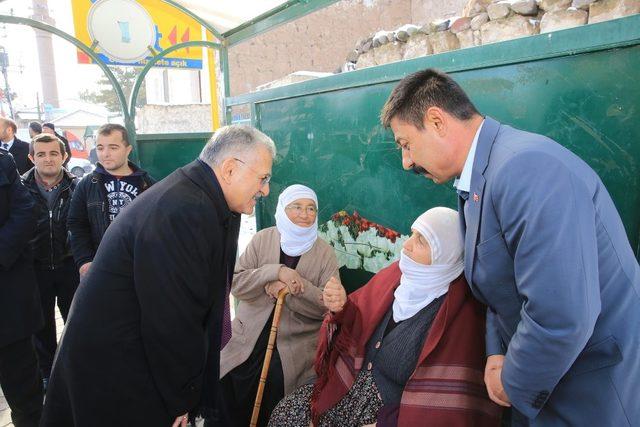 Başkan Büyükkılıç’ı Yemliha halkı bağrına bastı