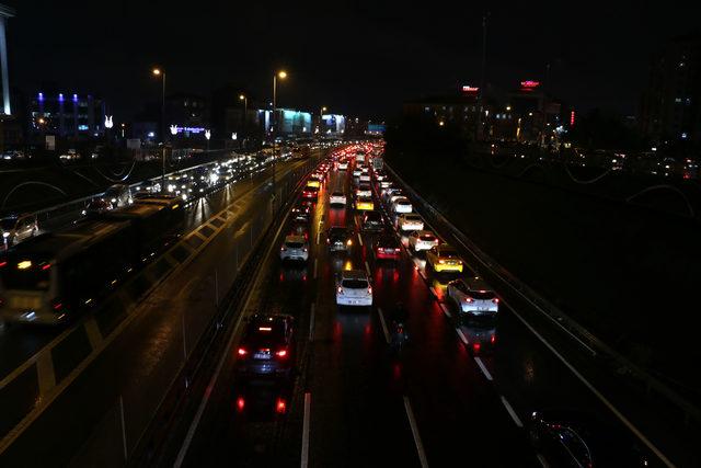 İstanbul'da yağmur ve trafik yoğunluğu
